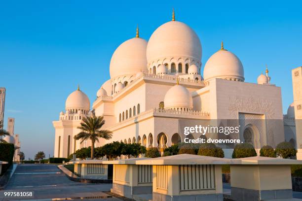 sheikh zayed white mosque in abu dhabi, uae - zayed stock-fotos und bilder