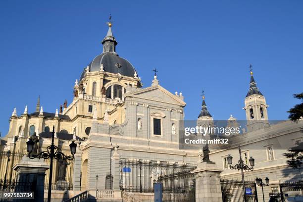 catedral de la almudena in madrid - almudena imagens e fotografias de stock