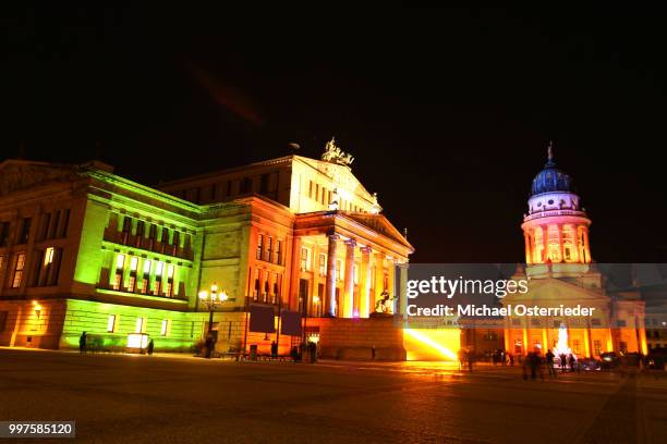 view on the gendarmenmarkt - gendarmenmarkt stock pictures, royalty-free photos & images