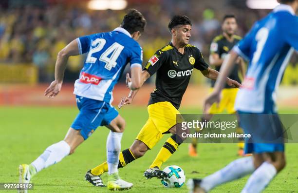 Dortmund's Mahmoud Dahoud in action during the test match between Borussia Dortmund and Espanyol Barcelona in Winterthur, Switzerland, 28 July 2017....