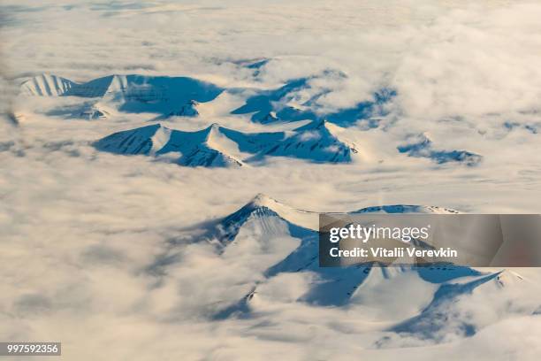 in the sky over svalbard. - svalbard e jan mayen - fotografias e filmes do acervo