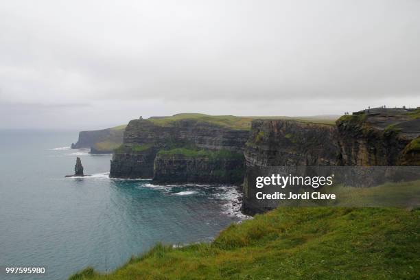 cliffs of moher in clare co., ireland - clave stock pictures, royalty-free photos & images