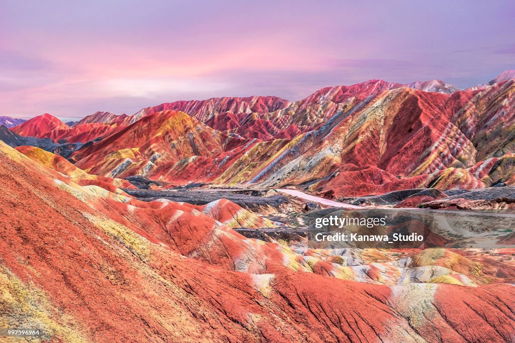Zonsondergang in China's rainbow berg