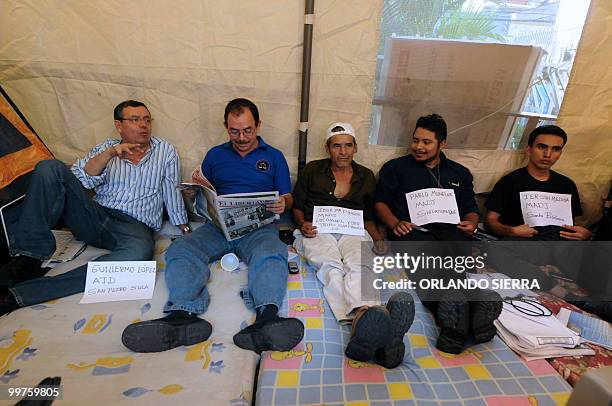 Honduran judges Guillermo Lopez and Luis Alonso Chevez, next to Jose Pineda, Pablo Munguia and Jerson Medina, all members of the Movimiento Amplio...