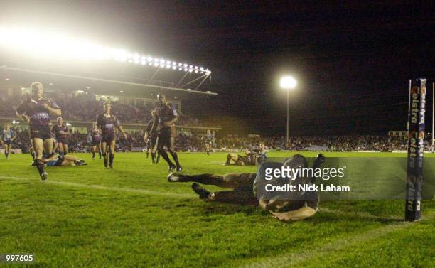 Paul Mellor of the Sharks scores the winning try during the NRL qualifying final between the Sharks and the Brisbane Broncos held at Toyota Park,...