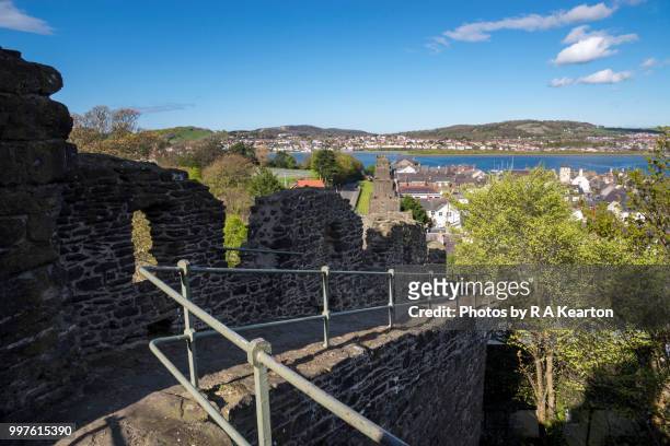 view from the old town walls at conwy, north wales, uk - kearton stockfoto's en -beelden