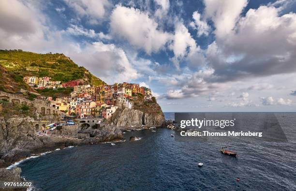 manarola cinque terre - terre thomas stock pictures, royalty-free photos & images