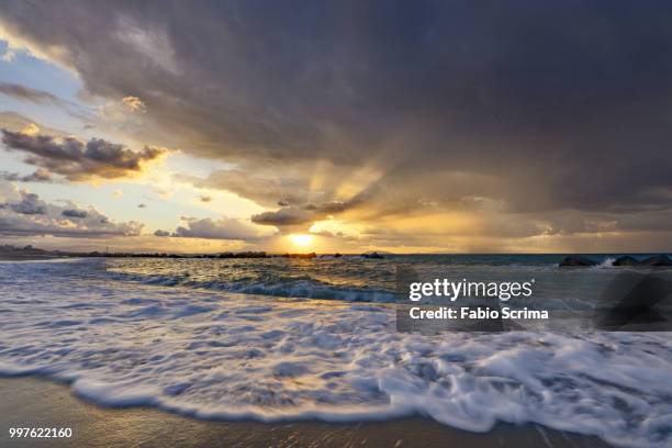 light at sunset from rometta marea, sicily, it - marea 個照片及圖片檔