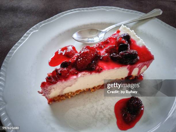 cheesecake with wild fruits jam - raspberry jam stock pictures, royalty-free photos & images