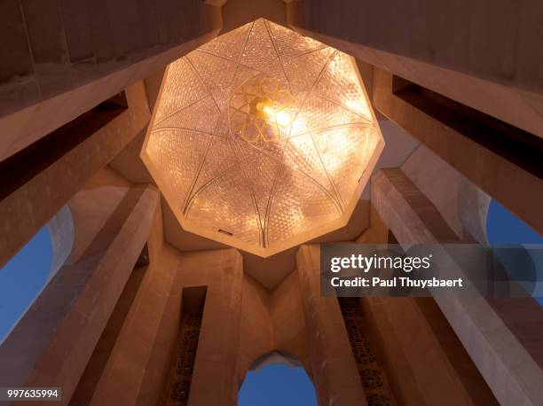 baku eternal flame monument - eternal flame stock-fotos und bilder