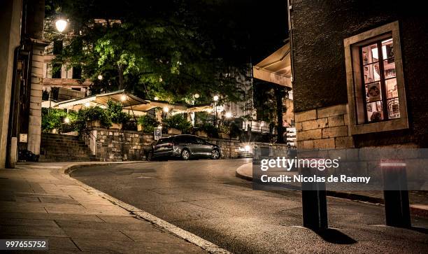 geneva by night - restaurant night stock pictures, royalty-free photos & images