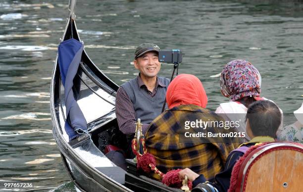 chinese tourist taking selfie photo in gondola, venice, italy - bourton on the water stock-fotos und bilder