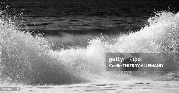 foam of wave - allemand stock-fotos und bilder