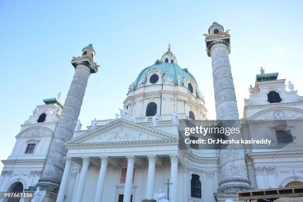 karlskirche, vienna - karlskirche - fotografias e filmes do acervo