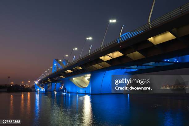 sheikh zayed bridge at night, abu dhabi, uae - zayed stock-fotos und bilder