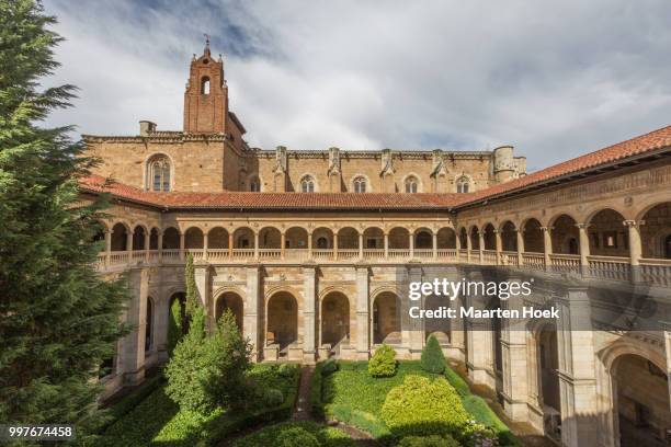 parador of leon, the monastery, camino de santiago - camino 個照片及圖片檔