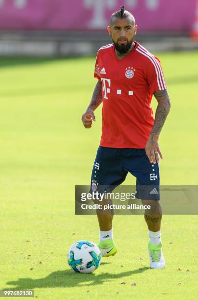 Bayern Munich's Arturo Vidal playing during a training session at the club's training ground on Saebener Strasse in Munich, Germany, 30 July 2017....