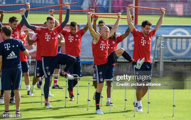 Bayern Munich's Christian Früchtl , Corentin Tolisso, Arjen Robben and Mats Hummels warm up during a training session at the club's training ground...