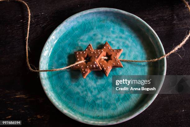 star-shaped cookies and rope - rustic star stock-fotos und bilder