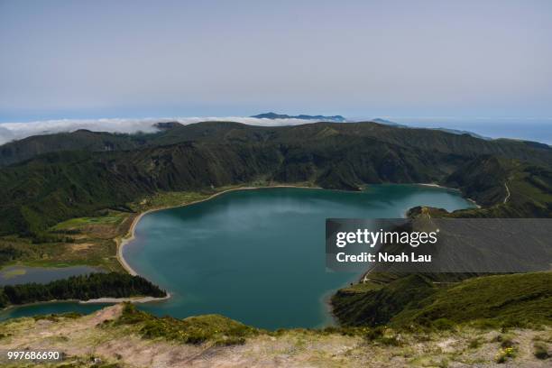 lagoa do fogo - fogo fotografías e imágenes de stock