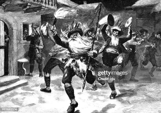 illustrations, cliparts, dessins animés et icônes de hommes à pied les rues avec un fort grondement de conduire l’hiver - autriche, perchtenlaufen - santa vintage