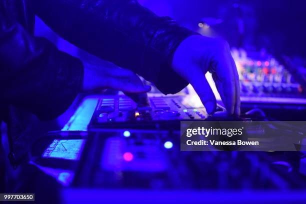 flanger - equalizer bars stock pictures, royalty-free photos & images