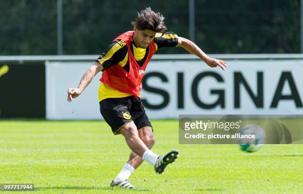 Dortmund's Mahmoud Dahoud in action during the training camp of German soccer club Borussia Dortmund in Bad Ragaz, Switzerland, 31 July 2017. Photo:...