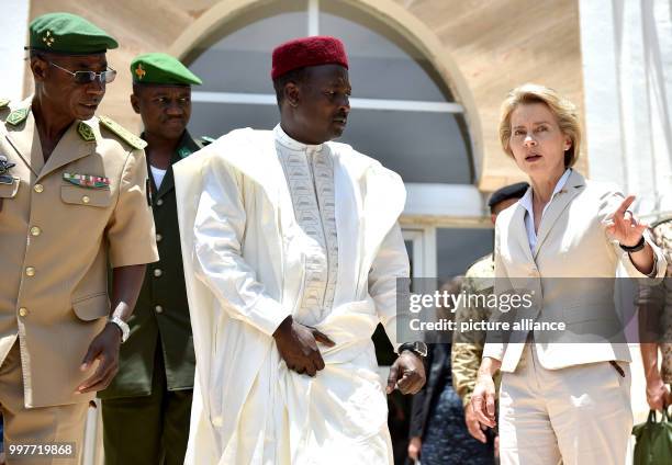 German Defence Minister Ursula von der Leyen speaking with her Nigerien counterpart Kalla Moutari in Niamey, Niger, 31 July 2017. Photo: Britta...