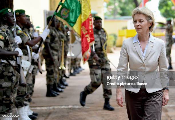 Dpatop - German Defence Ministe Ursula von der Leyen being received with military honours in Bamako, Mali, 01 August 2017. Photo: Britta Pedersen/dpa