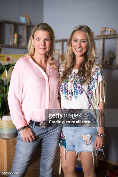 Actresses Mirja Boes and Sina Tkotsch, pictured on the set of "Beste Schwestern" in Hurth, Germany, 01 August 2017. The RTL sitcom is expected to air...