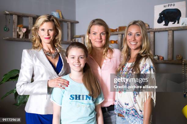 Actresses Leslie Malton , Laurena Marisol Lehrich, Mirja Boes and Sina Tkotsch, pictured on the set of "Beste Schwestern" in Hurth, Germany, 01...