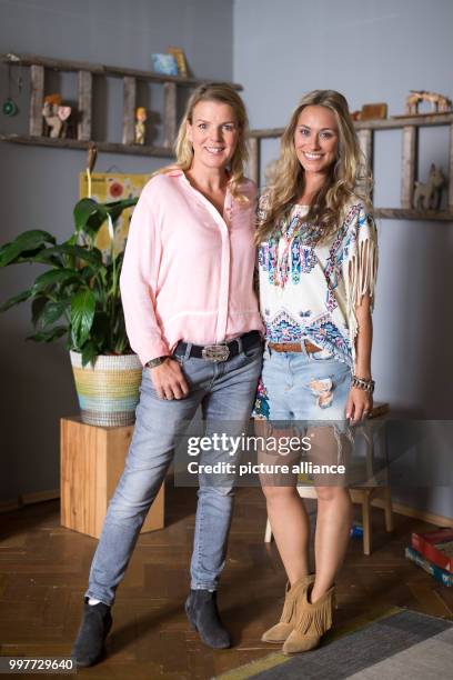 Actresses Mirja Boes and Sina Tkotsch, pictured on the set of "Beste Schwestern" in Hurth, Germany, 01 August 2017. The RTL sitcom is expected to air...