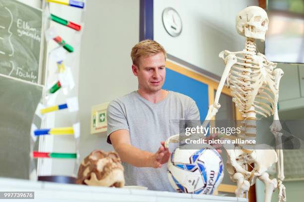 Former professional soccer player Tobias Rau pictured in a classroom of a comprehensive school in Borgholzhausen, Germany, 17 May 2017. The former...