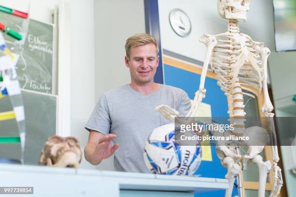 Former professional soccer player Tobias Rau pictured in a classroom of a comprehensive school in Borgholzhausen, Germany, 17 May 2017. The former...