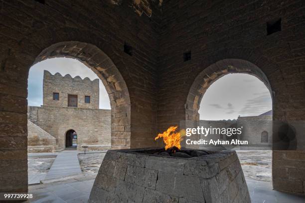 the temple of eternal fire, ateshgah , baku ,azerbaijan - zoroastrianism photos et images de collection