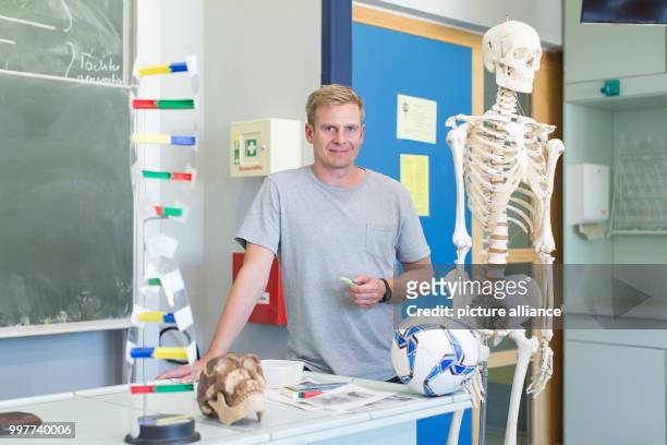 Former professional soccer player Tobias Rau pictured in a classroom of a comprehensive school in Borgholzhausen, Germany, 17 May 2017. The former...