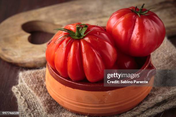 fresh raw  tomatoes - beefsteak tomato stock pictures, royalty-free photos & images