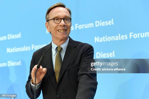 Matthias Wissmann, president of the German Automobile Industry Association , speaks after a summit on diesel in the Federal Ministry of Transport in...