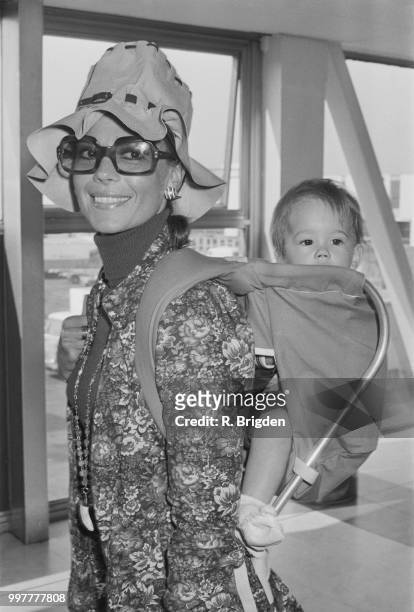American actress Natalie Wood with her daughter Natasha Gregson Wagner, UK, 21st September 1971.