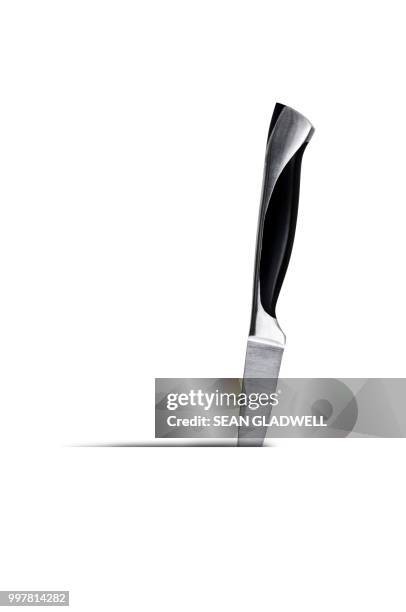knife cutting white background - couteau photos et images de collection