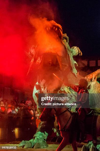 Knight Udo fighting the dragon during the general rehearsal of the folk play "The Dragon Sting" in Furth im Wald, Germany, 03 August 2017. The...