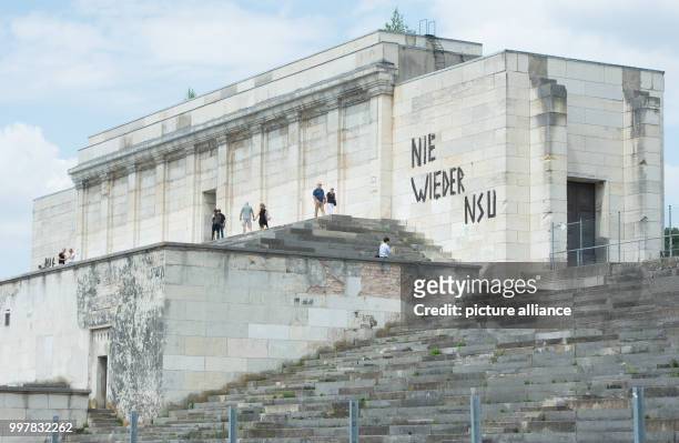 July 2018, Germany, Nuremberg: The words 'NIE WIEDER NSU' on the stone grandstand of the former Nazi party rally grounds. In the trial against the...