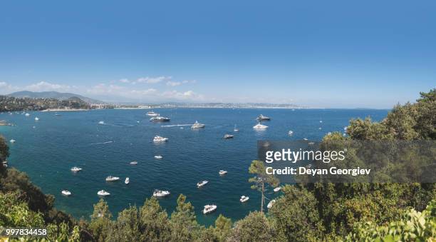 yachts on the french riviera - french riviera fotografías e imágenes de stock