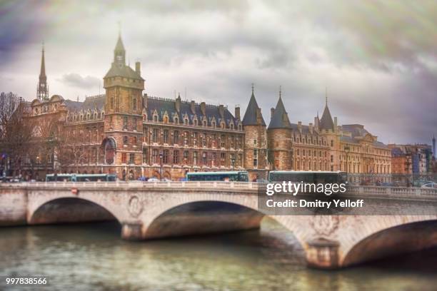 the pont au change - pont architecture stock-fotos und bilder