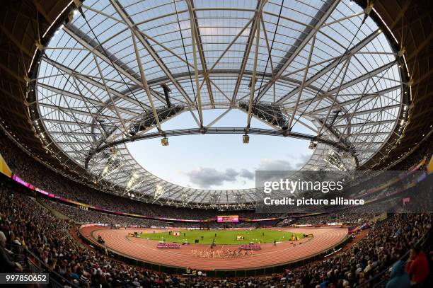 The athletes running during the women's 10,000 meter run at the IAAF World Championships in London, Great Britain, 5 August 2017. Photo: Rainer...