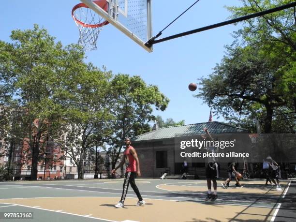 Basketball players play on the court that is devoted to killed rapper Notorious BIG in New York, United States, 04 August 2017. Photo: Johannes...