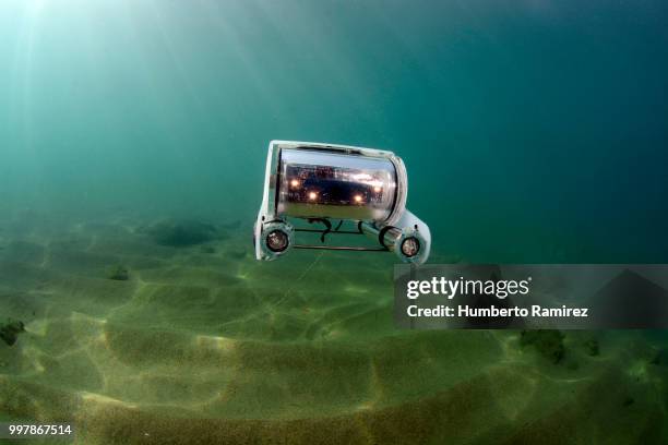 underwater rov. - perspectiva de un submarinista fotografías e imágenes de stock