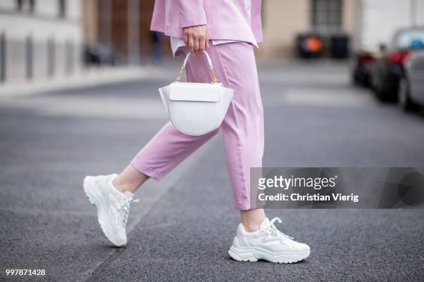 Maria Barteczko is seen wearing light pink suit Mango, white cotton oversized top Acne Studios, white Addict sneaker ASH, letter necklace Celine,...