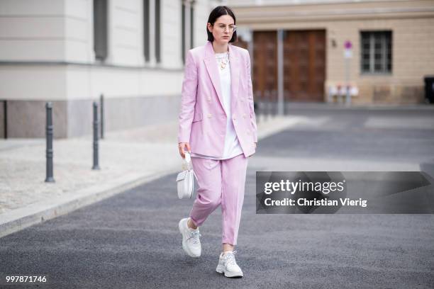 Maria Barteczko is seen wearing light pink suit Mango, white cotton oversized top Acne Studios, white Addict sneaker ASH, letter necklace Celine,...