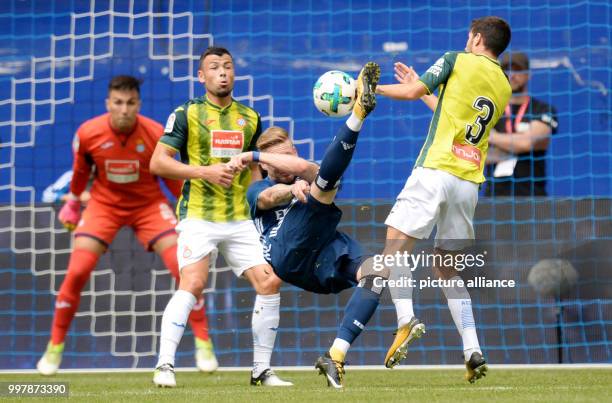 Hamburg's Andre Hahn does a bicycle kick and shoots at the goal while Barcelona's Aaron defends during the Hamburger SV vs Espanyol Barcelona test...